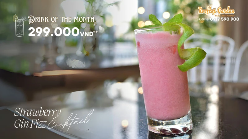 Thưởng thức cocktail mùa hè Strawberry Gin Fizz