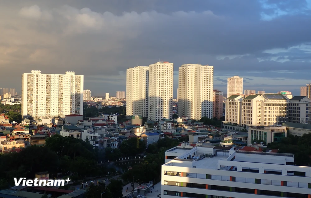 Giá rao bán chung cư tại Hà Nội đã tiệm cận Thành phố Hồ Chí Minh. (Ảnh: Hùng Võ/Vietnam+)