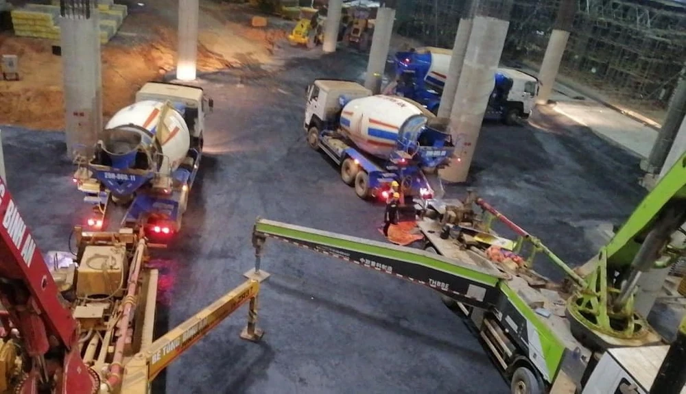 Sân bay Long Thành đang triển khai 4 gói thầu lớn, tiến độ cả 4 gói thầu đang đạt kế hoạch đề ra. Trong đó, hạng mục nhà ga hành khách, nhà thầu tập trung thi công đổ bê-tông sàn 1. Đường cất, hạ cánh đang triển khai cấp phối đá dăm, bê-tông. Sân bay Long Thành đang triển khai 4 gói thầu lớn, tiến độ cả 4 gói thầu đang đạt kế hoạch đề ra. Trong đó, hạng mục nhà ga hành khách, nhà thầu tập trung thi công đổ bê-tông sàn 1. Đường cất, hạ cánh đang triển khai cấp phối đá dăm, bê-tông.