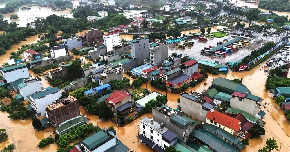 Thành phố Hà Giang bị ngập chìm trong nước sau đợt mưa từ đêm 9/6 đến chiều 10/6 . (Ảnh: TTXVN phát)