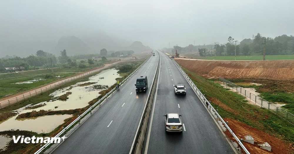 Hơn 2.000km đường bộ cao tốc được đưa vào khai thác