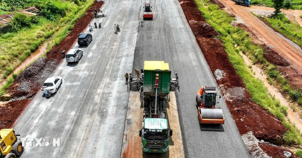 Dự án thành phần 3 cao tốc Biên Hòa-Vũng Tàu đoạn qua Bà Rịa-Vũng Tàu dự kiến sẽ thông xe kỹ thuật trước ngày 30/4/2025. (Ảnh: Hoàng Nhị/TTXVN)