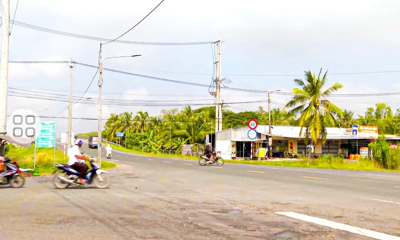 Người dân kiến nghị cần sớm lắp đặt hệ thống đèn tín hiệu giao thông ở các điểm giao trên tuyến đường tỉnh 922 (TP Cần Thơ).