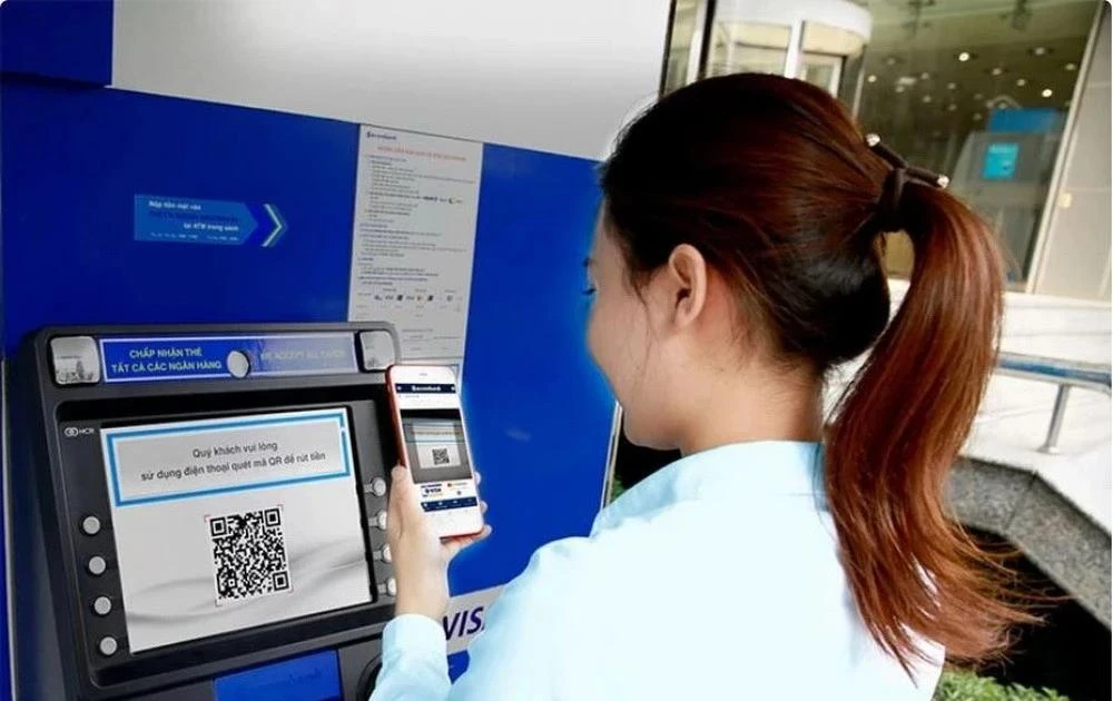 TPHCM: Không còn cảnh xếp hàng chờ rút tiền mặt ở các trụ ATM