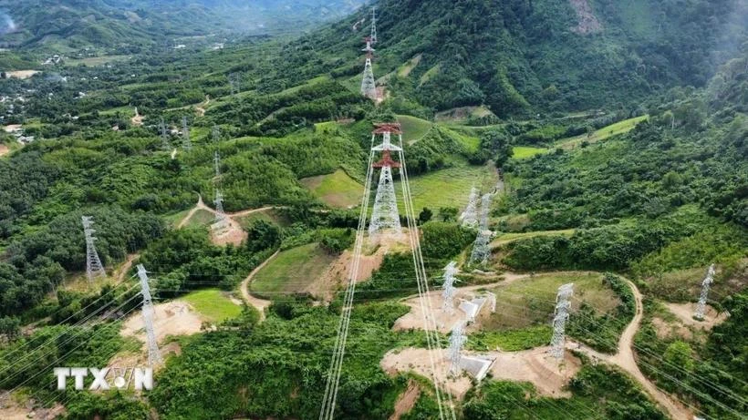 Đường điện thuộc dự án đường dây 500kV Monsoon – Thạnh Mỹ (đoạn trên lãnh thổ Việt Nam). (Ảnh: TTXVN phát)