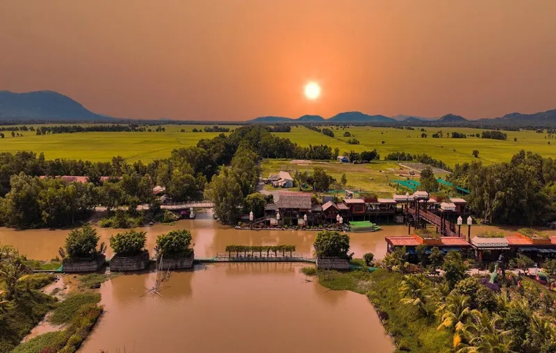 Hoàng hôn buông dài - “bức họa Monet sống động” Hình 2 Hoàng hôn buông dài - “bức họa Monet sống động”.jpg