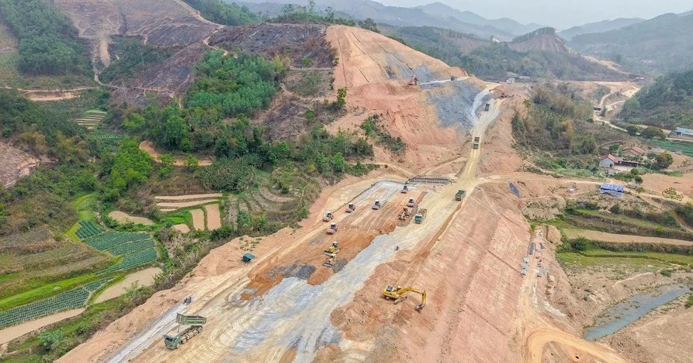 Thi công xuyên lễ các dự án giao thông trọng điểm