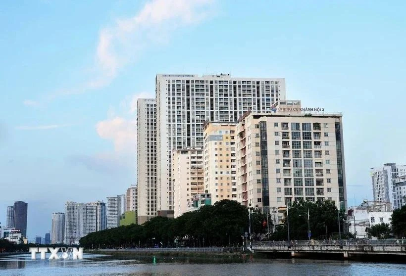 Chung cư cho người có thu nhập thấp bên kênh Tàu Hủ-Bến Nghé, quận 4, Thành phố Hồ Chí Minh. (Ảnh: Hồng Đạt/TTXVN)