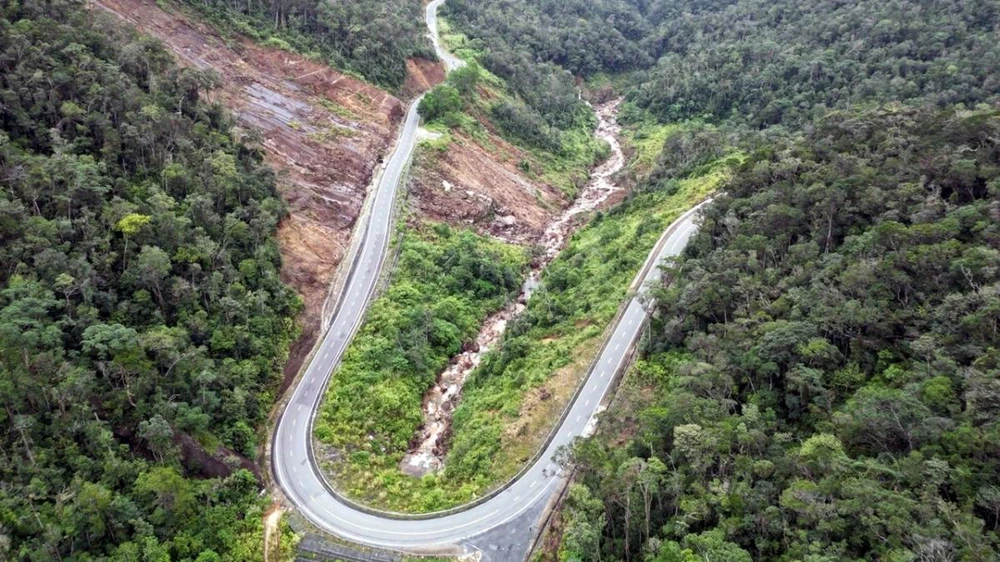 Khi có cao tốc Nha Trang-Đà Lạt sẽ sẽ không còn những khúc cua nguy hiểm trên đèo Khánh Lê - Ảnh: Báo Xây Dựng