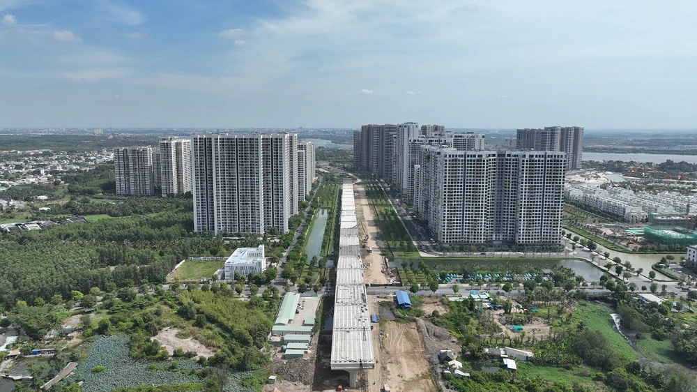 Đường vành đai 3 chạy xuyên tâm Vinhomes Grand Park sẽ hoàn thành toàn tuyến vào tháng 6/2026 A2 (1).JPG