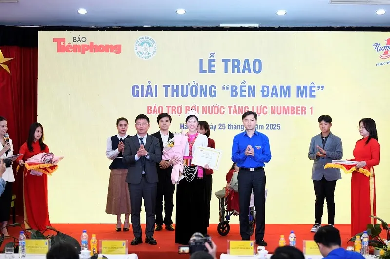Nguyễn Thị Ngọc Hà - Gương mặt trẻ nhận giải thưởng “Bền Đam Mê”trong lĩnh vực Văn hóa – nghệ thuật 5 (1).jpg
