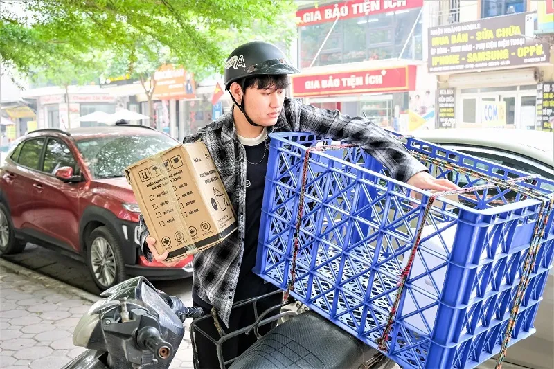 Khối lượng công việc của các shipper tăng đột biến vào giai đoạn các sàn thương mại tung khuyến mãi 1 (4).jpg