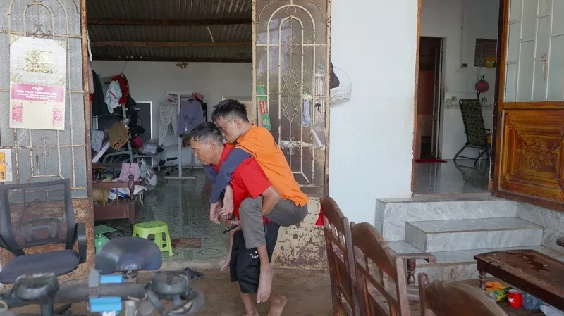 Nguyễn Tài Nam không còn thể đi lại và nghe nói bình thường sau 24 lần phẫu thuật 1 (8).jpg
