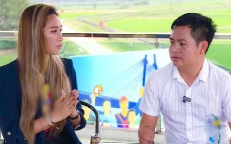 Anh Lê Văn Tuấn khởi nghiệp với cửa hàng sửa chữa điện thoại, dạy nghề cho nhiều lao động địa phương 3 (7).jpg