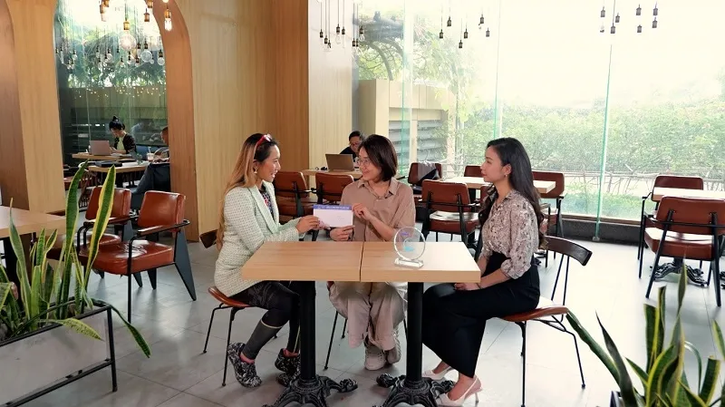 Nụ cười tươi tắn luôn thường trực, ẩn bên trong là nội tâm sâu sắc và mang nhiều hoài bão, ít ai biết rằng Tuệ Nga đã từng bị phủ nhận, phải sống khép mình. 5 (3).jpg