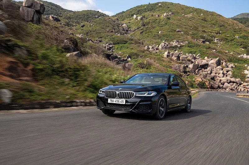 BMW 5 Series nhận ưu đãi lên đến 100% lệ phí trước bạ 2. BMW 5 Series ưu đãi lên đến 100% phí trước bạ.jpg
