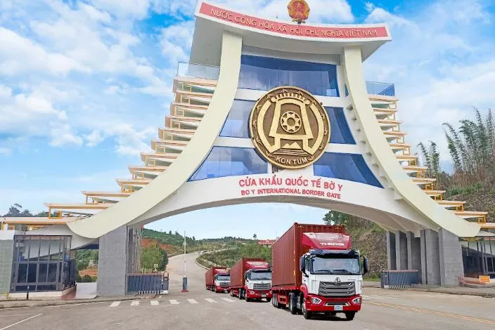 2. Thilogi Lào vận chuyển chuyến hàng đầu tiên từ Lào qua cửa khẩu Bờ Y - Quảng Ngãi Thicogi12.jpg