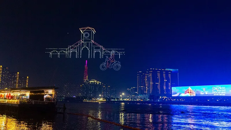 Một màn biểu diễn drone show do ekip sản xuất từng thực hiện tại TPHCM trước đó. Ảnh 3.jpg