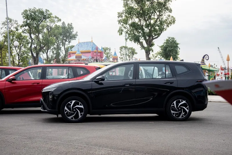 Anh Văn đánh giá cao thiết kế ngoại, nội thất của Limo Green. 2 (1).jpg
