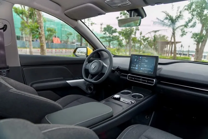 Limo Green được trang bị nhiều tính năng an toàn hiện đại. 3 (1).JPG