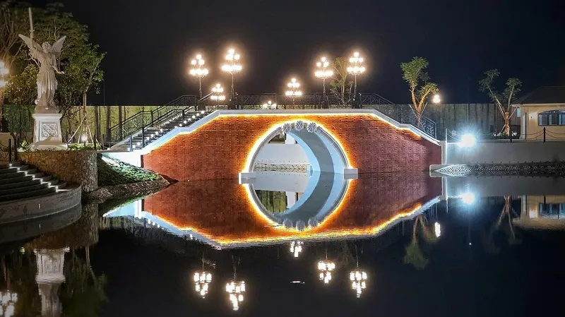 Giữa thành phố Thiên niên kỷ T&T City Millennia, một Venice thu nhỏ đã được tái hiện với những hạng mục ấn tượng. anhsang14.jpg