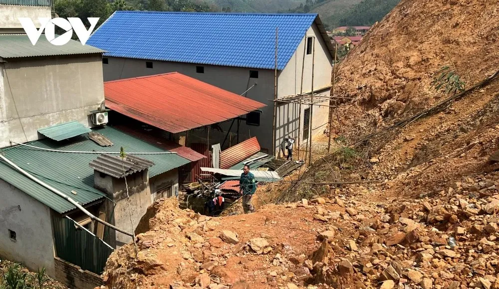 Tình trạng sạt lở đất diễn ra phức tạp, ảnh hưởng lớn tới đời sống người dân