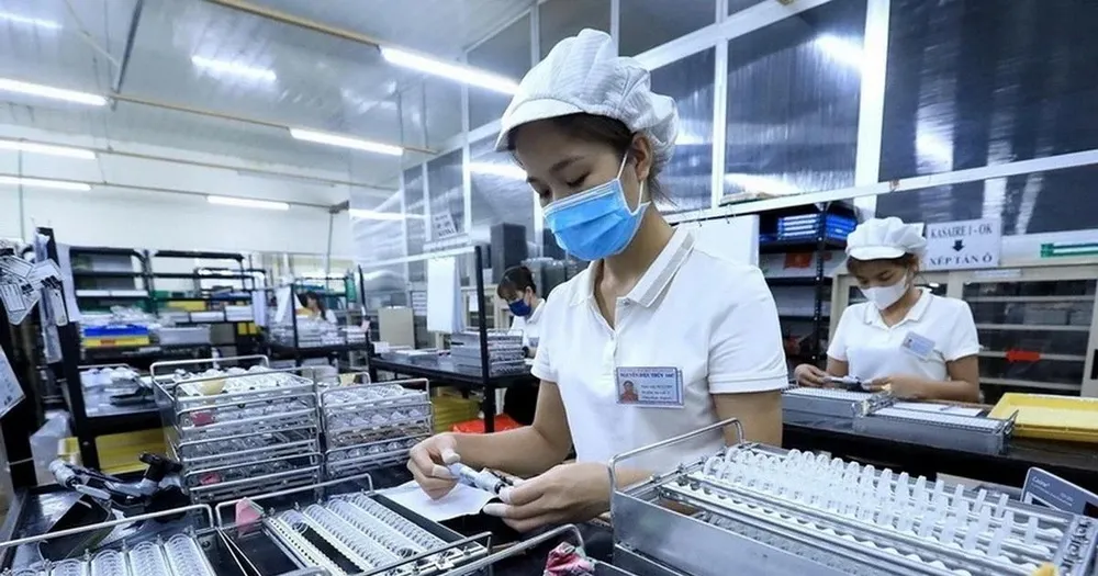 Công nhân làm việc tại một công ty có vốn FDI. (Ảnh: Tuấn Anh/TTXVN) 