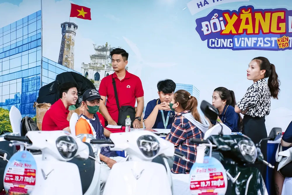 Khu vực tư vấn và đăng ký trải nghiệm luôn tấp nập khách hàng A3.jpg