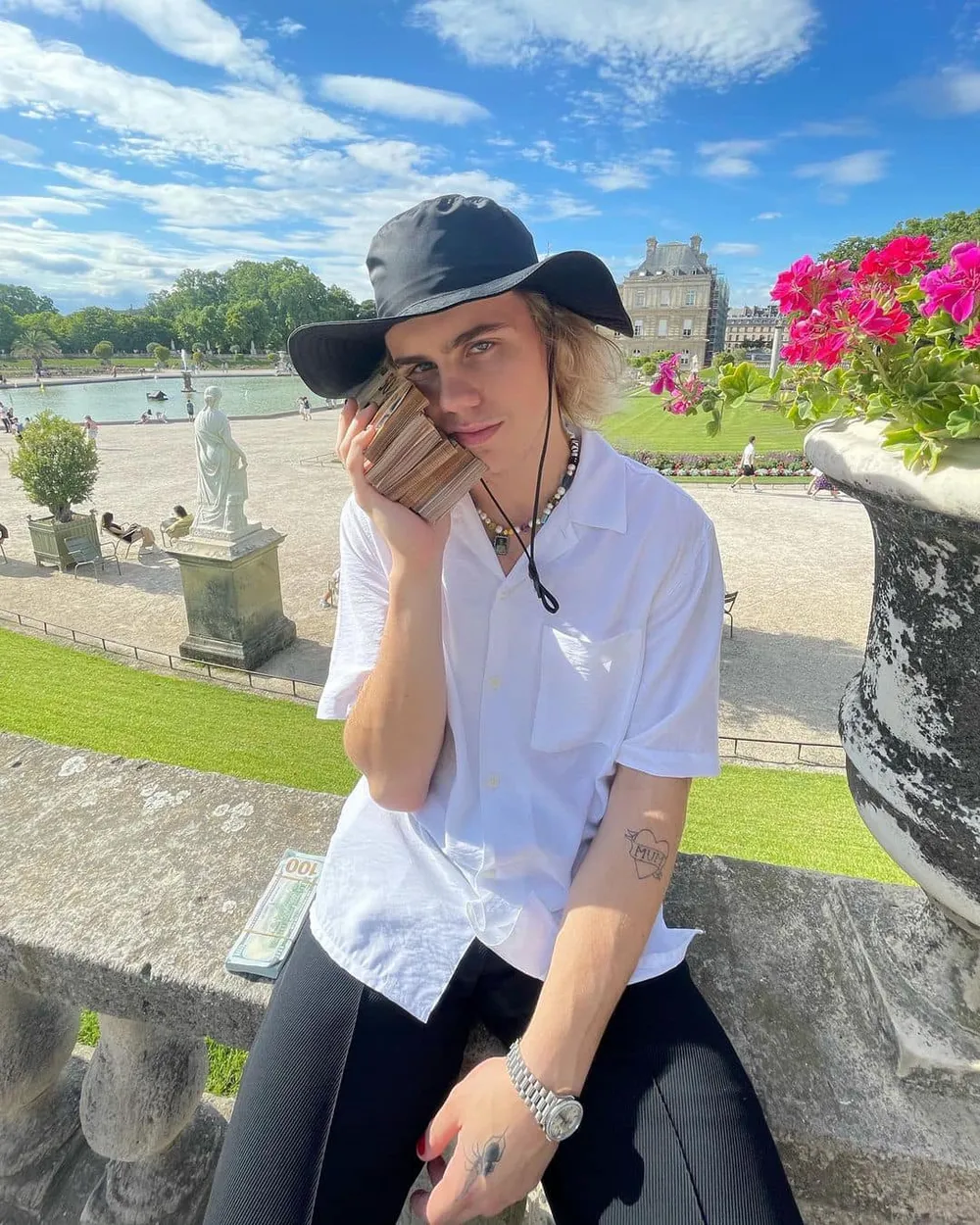 LAROI trở thành ngôi sao toàn cầu sau khi góp giọng cùng Justin Bieber - ảnh FBNV A7.jpg