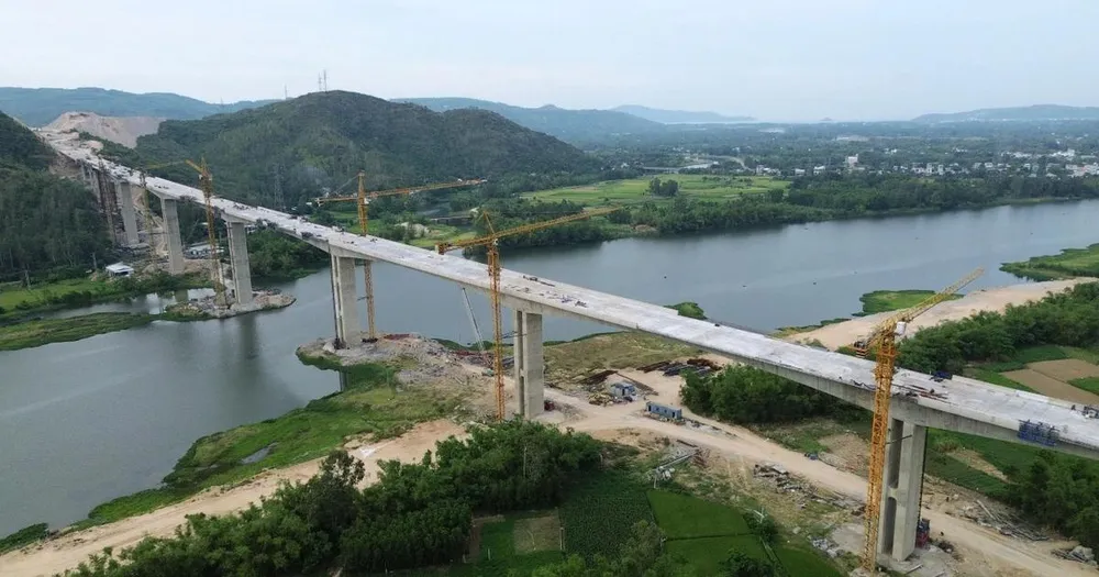 Tổng lực thi công 4 dự án cao tốc Bắc - Nam qua miền Trung