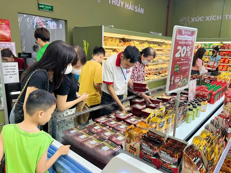 Người tiêu dùng chọn mua thịt ủ mát MEATDeli tại hệ thống siêu thị WinMart WinMart+ Người tiêu dùng chọn mua thịt ủ mát MEATDeli tại hệ thống siêu thị WinMart WinMart+.jpg