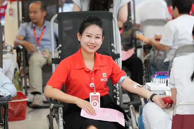 Một cánh tay được đưa ra là rất nhiều yêu thương và hi vọng được gửi trao. Rox16.jpg
