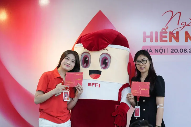 Mỗi chứng nhận hiến máu là dấu ấn tự hào của từng cá nhân khi được góp sức cứu người. Rox18.jpg