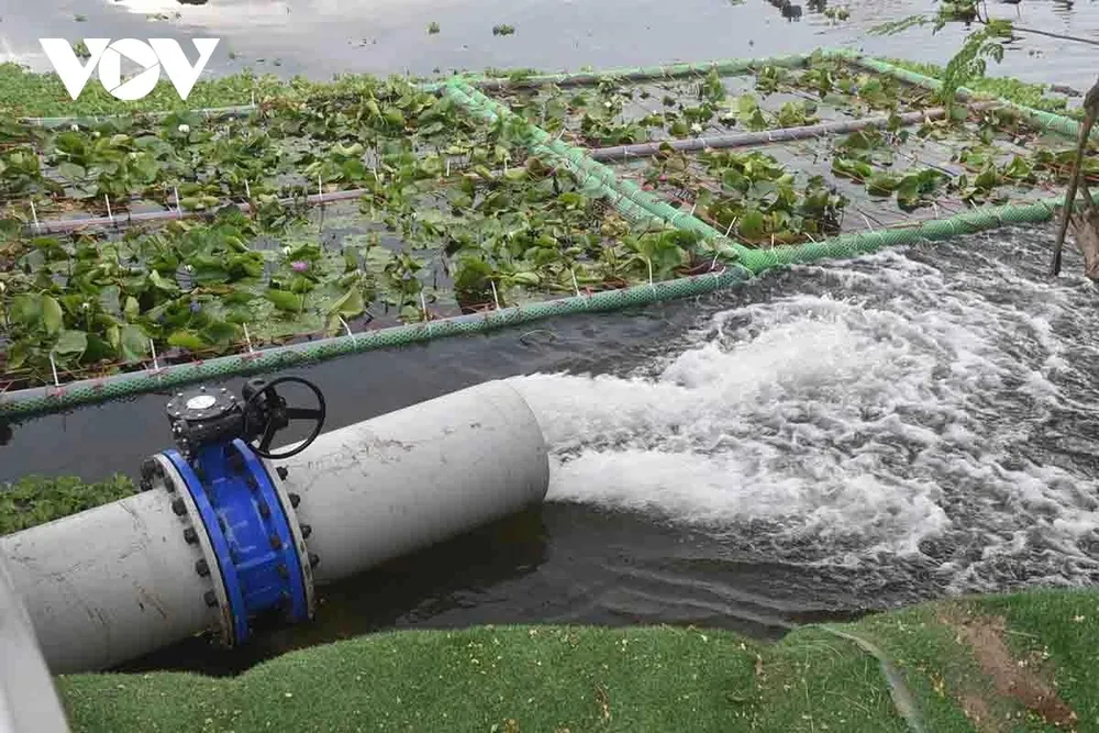 Đường ống xả nước lắp đặt van vận hành điều tiết lượng nước Đường ống xả nước lắp đặt van vận hành điều tiết lượng nước