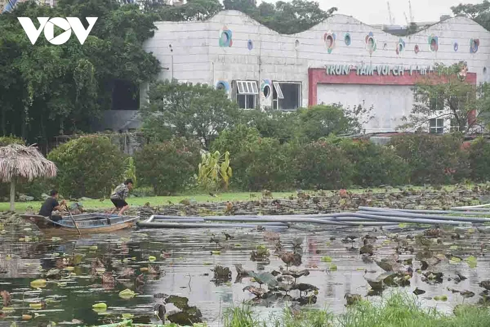 Nghiên cứu đưa ra phương án, các hồ, ao sen được tận dụng cải tạo cảnh quan thành công viên sinh thái và tiếp nhận toàn bộ nước thải của nhà máy xử lý nước Hồ Tây, xử lý Ni-tơ, Phốt pho để chất lượng nước thải tốt hơn, đảm bảo nguồn loại A theo tiêu chuẩn 14-2025, đưa vào Hồ Tây, sau đó bổ cập tạo dòng cho sông Tô Lịch Nghiên cứu đưa ra phương án, các hồ, ao sen được tận dụng cải tạo cảnh quan thành công viên sinh thái và tiếp nhận toàn bộ nước thải của nhà máy xử lý nước Hồ Tây, xử lý Ni-tơ, Phốt pho để chất lượng nước thải tốt hơn, đảm bảo nguồn loại A theo tiêu chuẩn 14-2025, đưa vào Hồ Tây, sau đó bổ cập tạo dòng cho sông Tô Lịch
