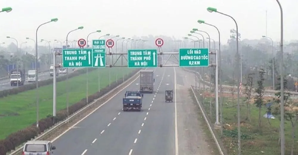 Việc chấp hành các quy định về quản lý hành lang an toàn giao thông đường bộ là nhiệm vụ quan trọng. Ảnh minh họa: KT