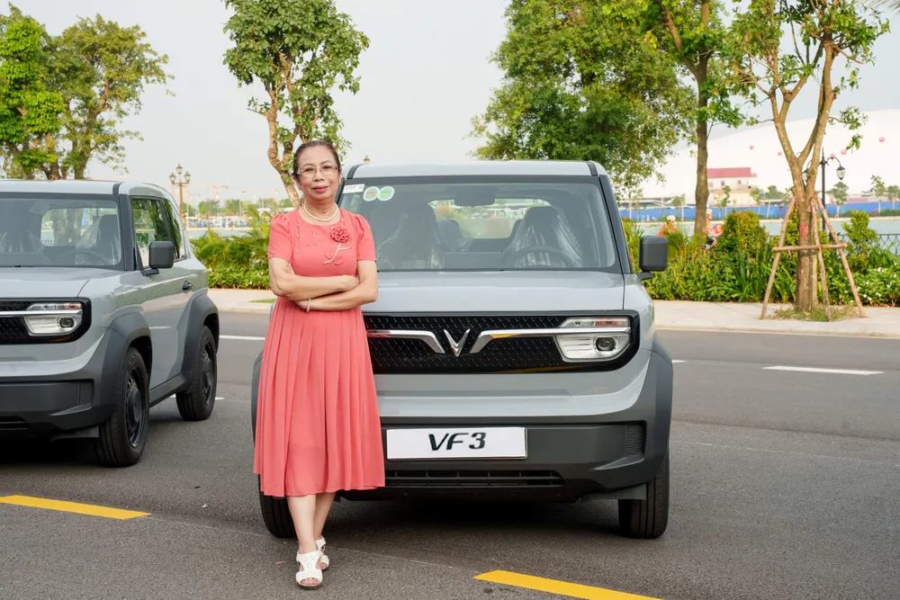 Bà Dương Thị Đức Tịnh (67 tuổi, TPHCM) tới sự kiện giao lưu và nhận Giải Đặc biệt VF 3 Anh 2.jpg