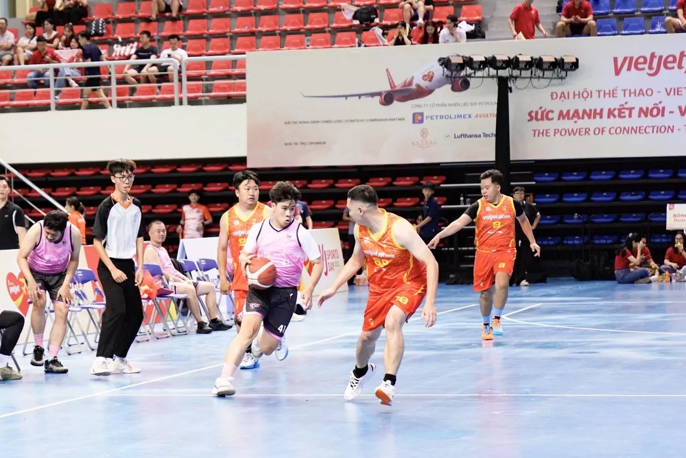 Vietjet Sports Day 2025 diễn ra với 5 bộ môn thể thao: Quần vợt, Bóng rổ, Cầu lông, Bóng đá và Pickleball A10.jpg