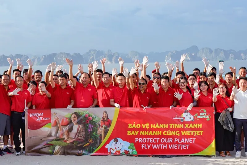 Các chiến binh áo đỏ chung tay hành động vì bãi biển xanh - sạch - đẹp