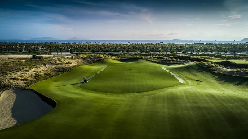Sân KN Golf Links giữ nguyên vẹn địa hình tự nhiên với 18 hố phong cách links nguyên bản và 9 hố Oasis độc đáo. ảnh 2.jpg