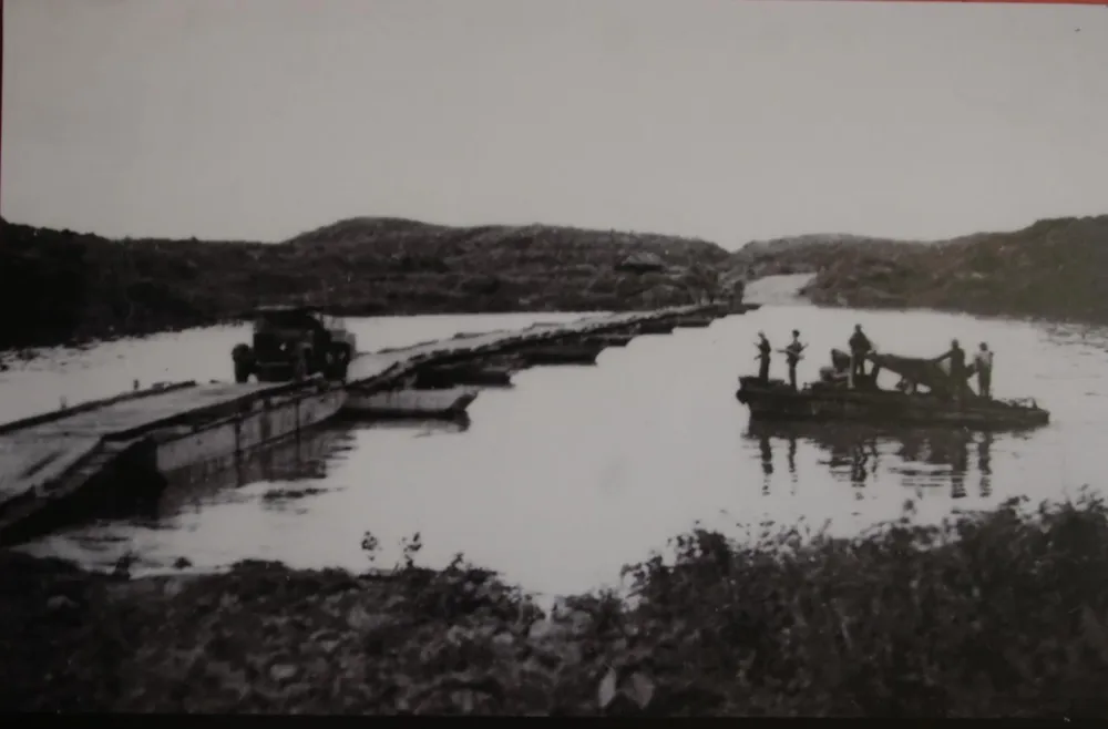 Cầu phao Long Đại, ảnh chụp năm 1972. (Ảnh tư liệu) LongDai1.jpg
