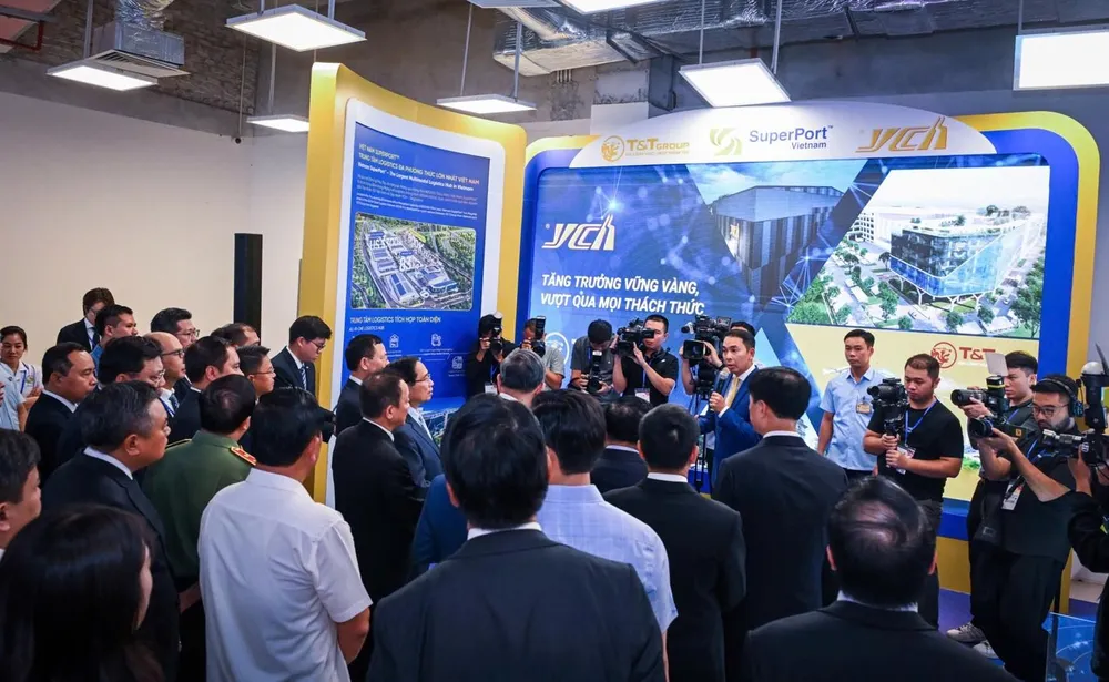 Việt Nam SuperPort gây ấn tượng mạnh tại VIIE 2025 ngayhoi14.jpg