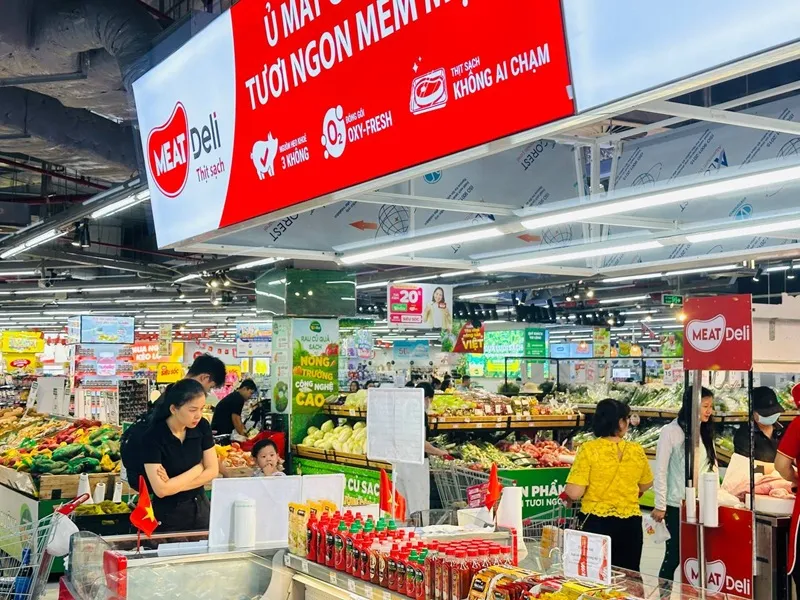 Khách hàng mua sắm mặt hàng thịt sạch MEATDeli 2.jpg
