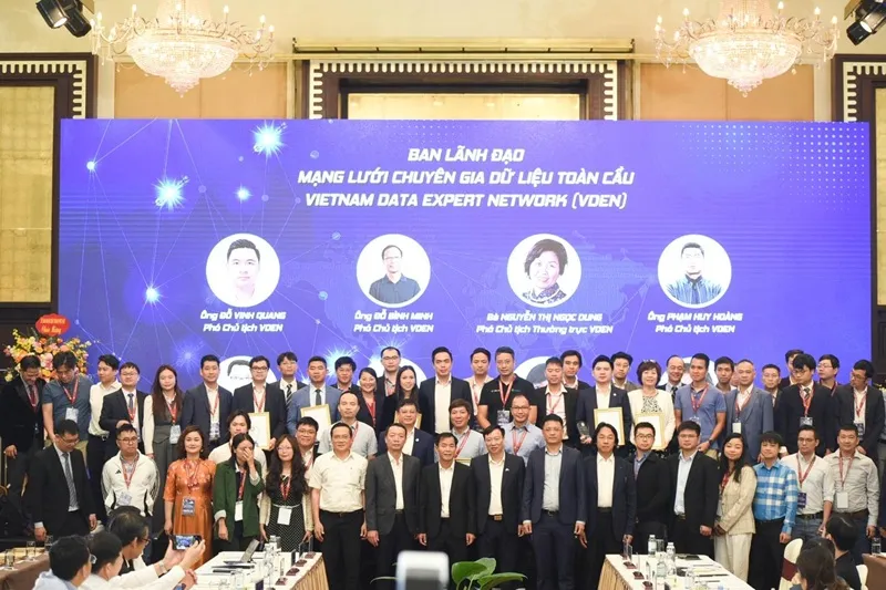 Lễ ra mắt VDEN TT13.jpg