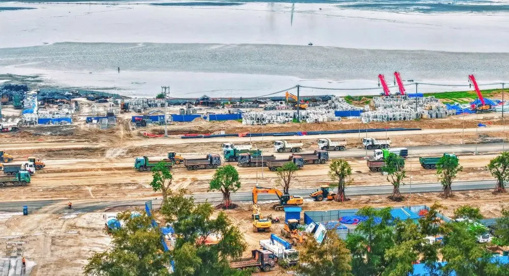 Công trường Vinhomes Green Paradise thay đổi từng ngày với tiến độ thi công 3 ca 4 kíp cùng hàng nghìn máy móc, phương tiện được huy động A3 (4).jpg