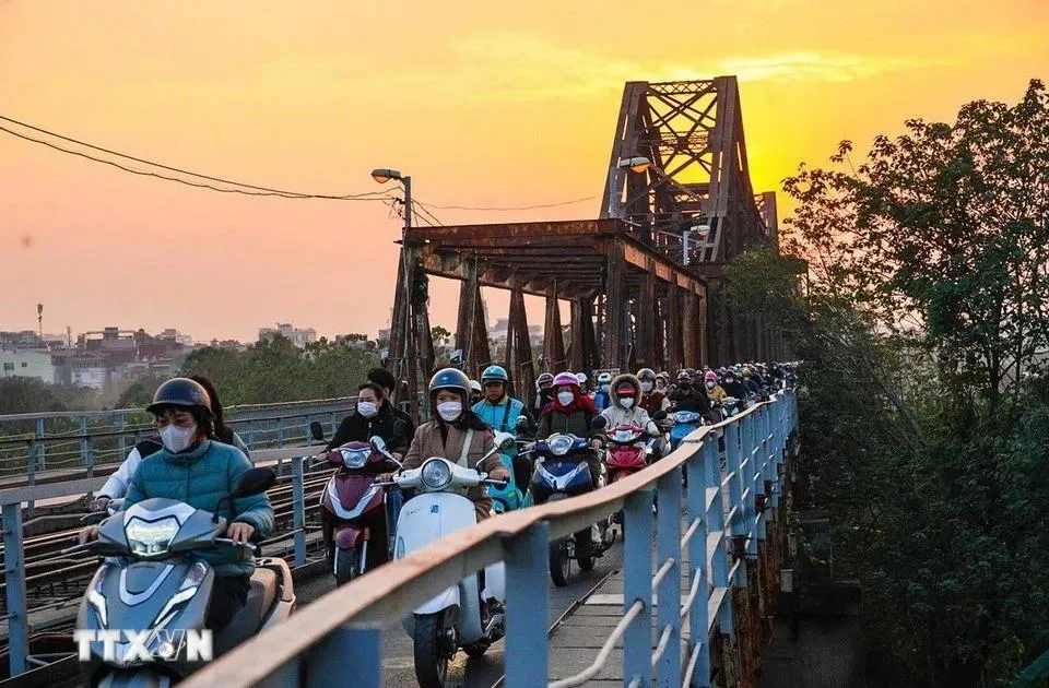 Hà Nội: Cấm xe qua cầu Long Biên 2 tháng để sửa chữa