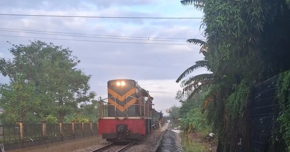 Thông tuyến đường sắt Bắc-Nam sau 3 ngày bị ách tắc