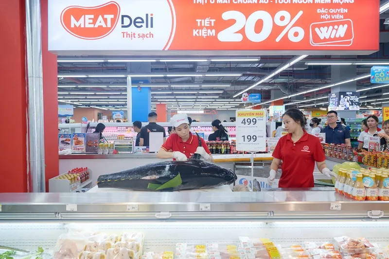 Hải sản tươi được sơ chế tại siêu thị WinMart (1).jpg