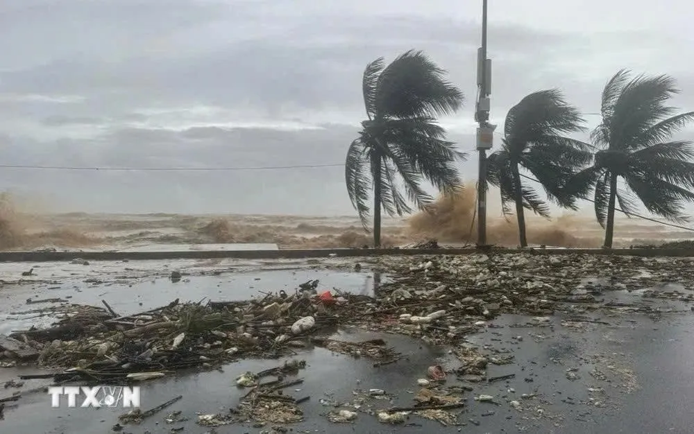 Các tỉnh ven biển Quảng Ninh đến Đắk Lắk bị ảnh hưởng cơn bão số 14 Phượng Hoàng 