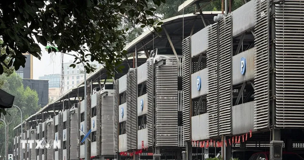 Hà Nội 'ngộp thở' vì thiếu chỗ đỗ xe